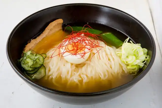 宴のフィナーレに!極上のシメ「冷麺」